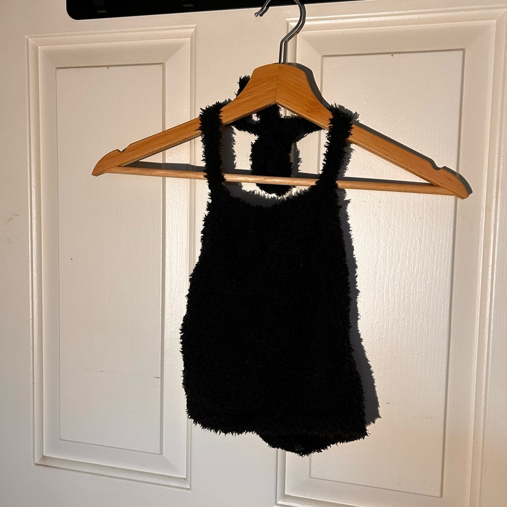 SKIMS cozy collection halter top and bike shorts - Picture 5 of 11